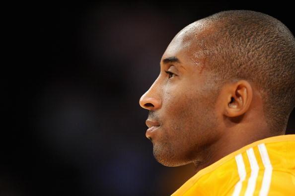 有人在比现役球星谁的侧脸最有型?那就看看科比的吧.