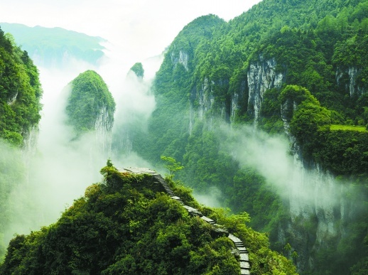 吉首市矮寨镇德夯风景区:山乡云雾美如画