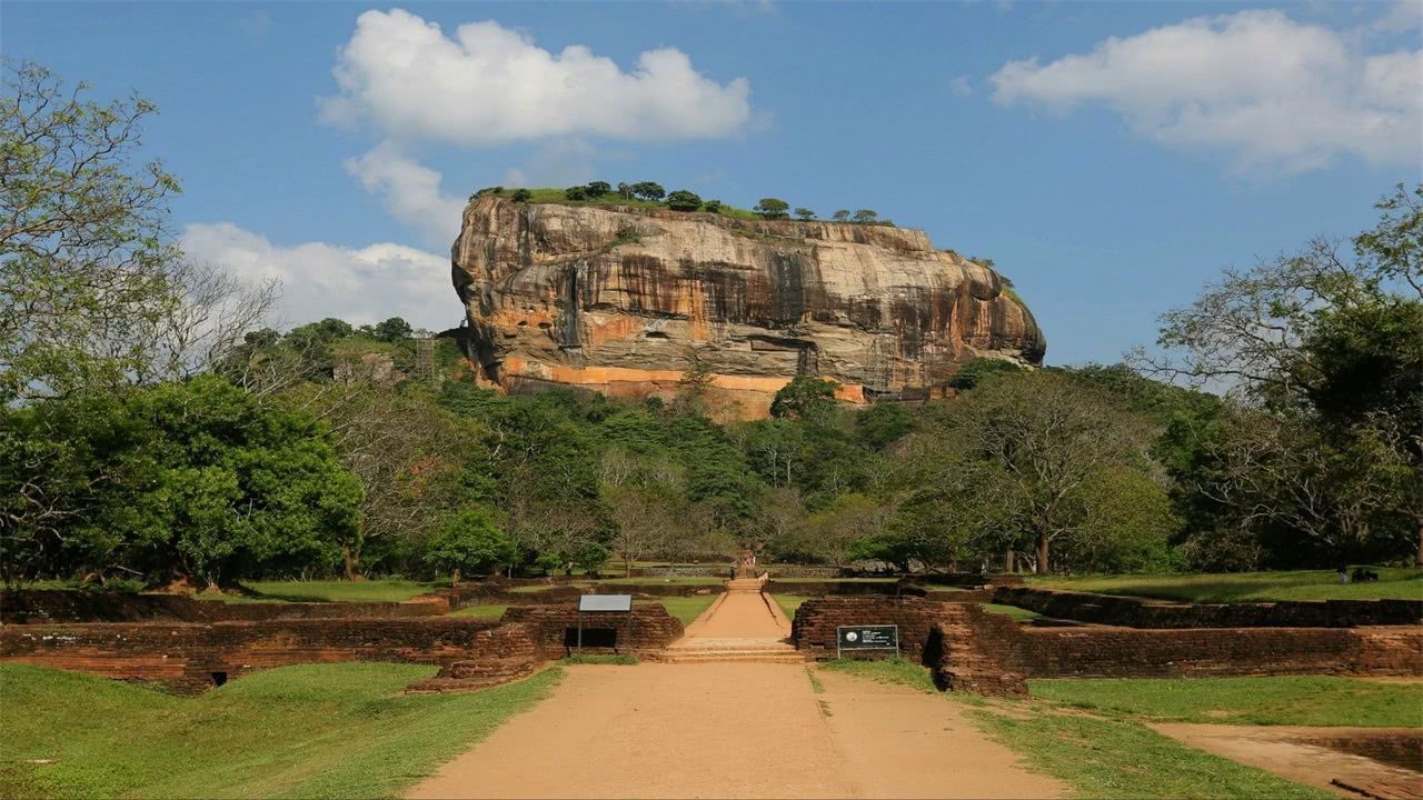 世界上唯一一个建在岩石上的国家,高180米,古代的人工奇迹