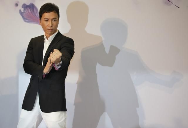 身价超过一个亿?黄百鸣给甄子丹好评:很多人排