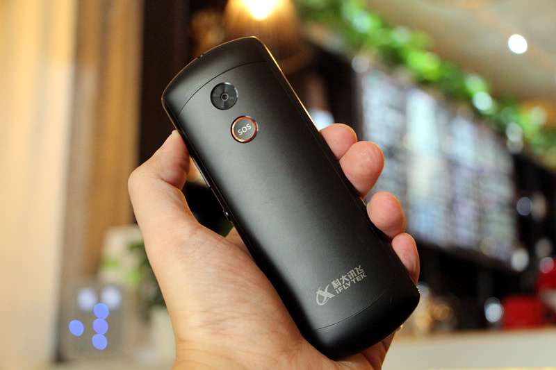 了它人人都能成为外交官?科大讯飞翻译机上