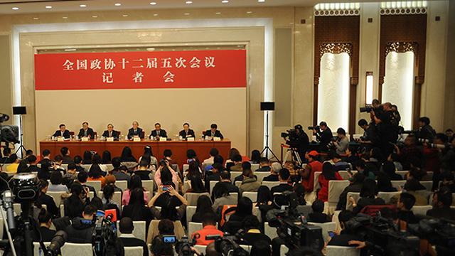 记者会直击:政协委员谈促进经济平稳健康发展 记者会直击:政协委员谈促进经济平稳健康发展