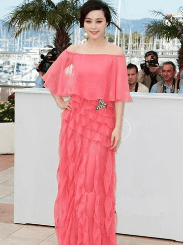 同是穿纱裙晚礼服,古力娜扎像个仙女,范冰冰则