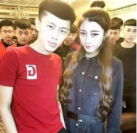 快手人气王牌牌琦!社会摇鼻祖,对年轻人的影响