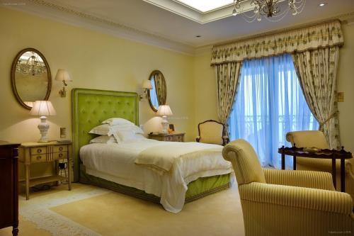 网上经验贴多半不靠谱,除装修味顶多花俩月,用