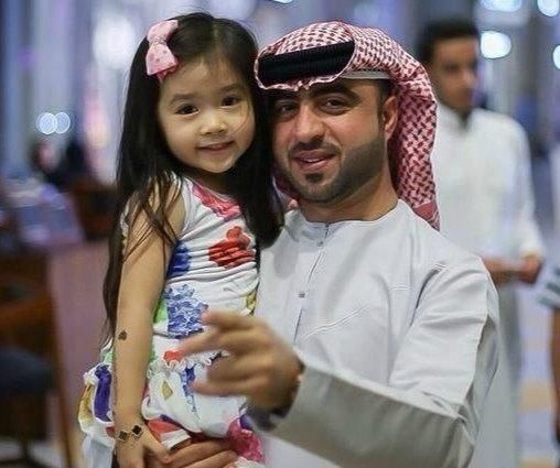 迪拜土豪认五岁小萝莉作干女儿,名包豪车户口