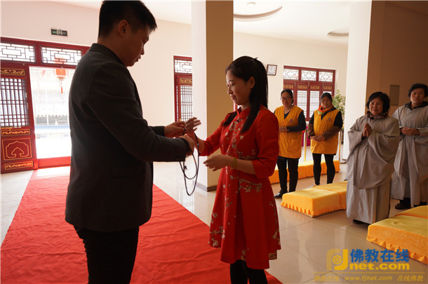 明月法师拈香主法,并读诵《为新婚夫妇祈愿文》 佛教在线河北讯 2018