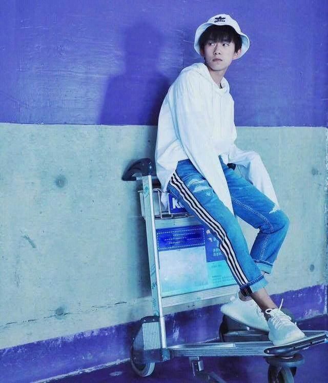 易烊千玺身高突破一米八,赶超王俊凯,王源虽差