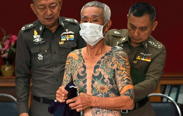 老头因纹身太酷走红网络,没想到他竟是在逃的