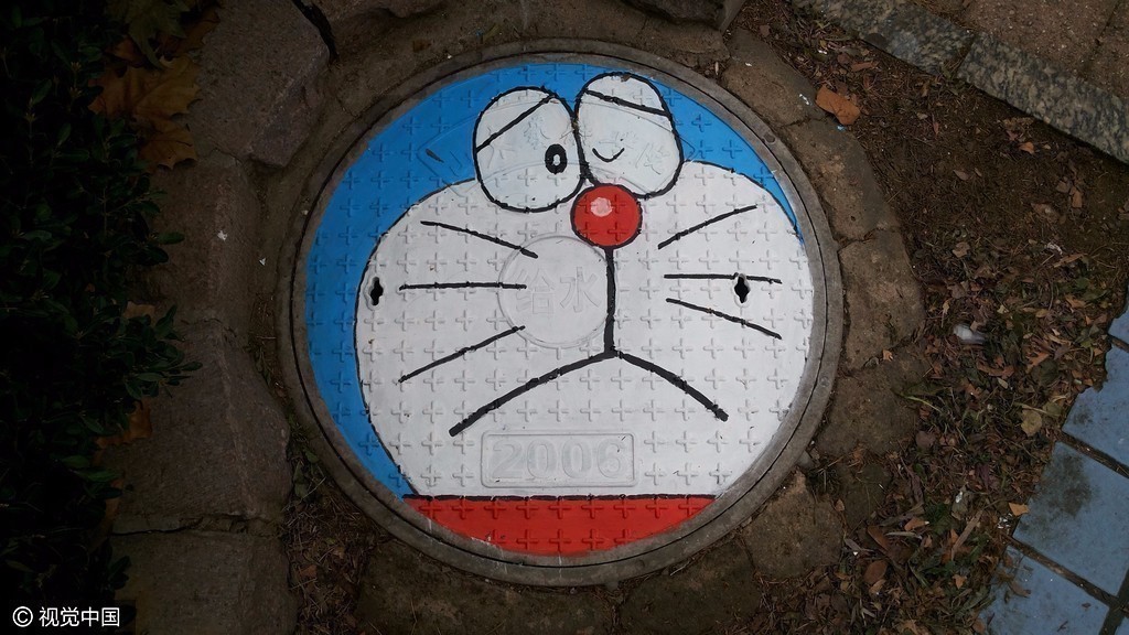 济南一高校近百井盖涂鸦创意卡通画 济南一高校近百井盖涂鸦创意卡通画