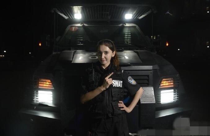 新疆美女特警。