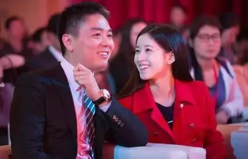 章泽天行为暴露家中地位,居然这么称呼刘强东