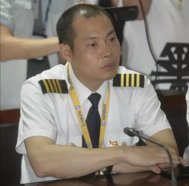 中国版的《萨利机长》:川航紧急迫降有多难