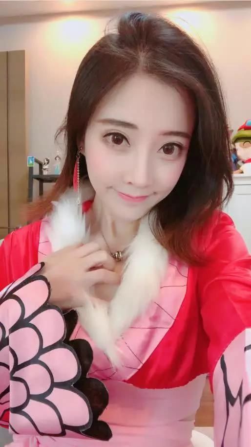 给网红主播刷礼物打赏的人, 现实中过得怎么样