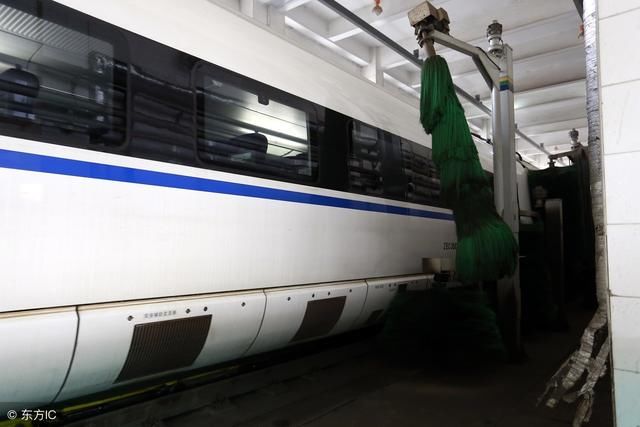 和谐号脏了怎么办?原来得这样清洗,看完忍不住为中国高铁点赞!
