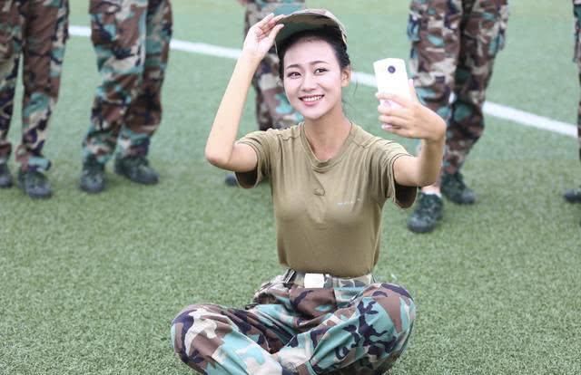 实拍某高校空乘专业军训,个个都颜值超高,网友
