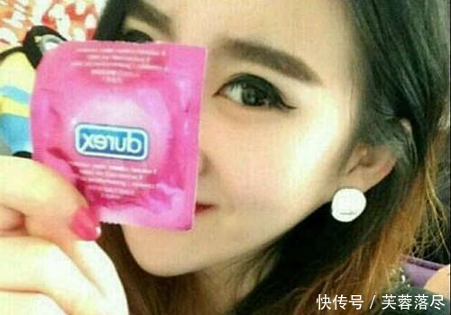 开心一笑给女孩告白,她说有男朋友了,然后掏出