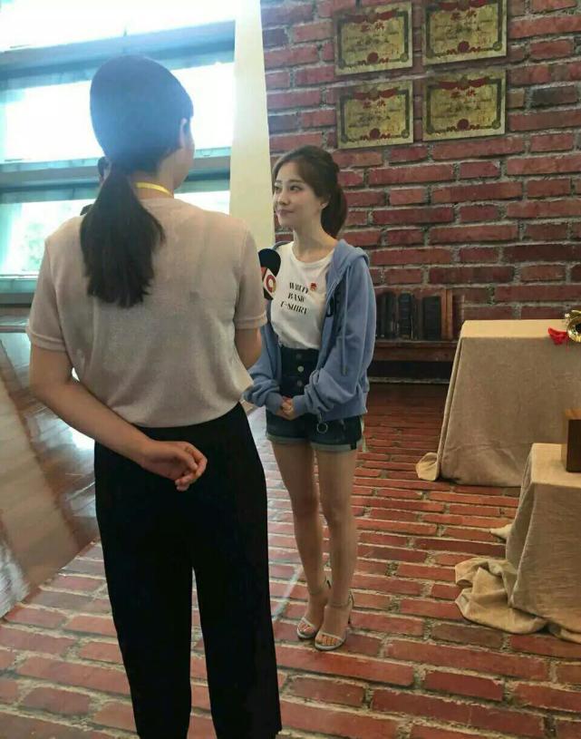 冯提莫身高,对比温婉夜店私照,难怪王思聪有了