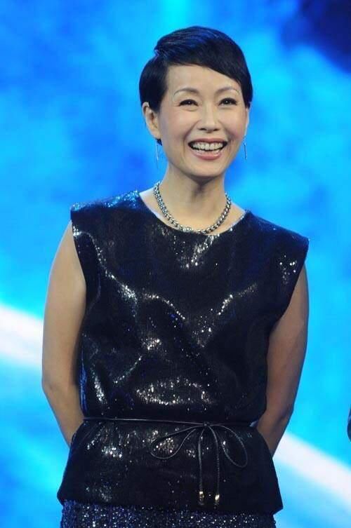 63岁赵雅芝和54岁叶童,生了3个儿子的,反而比