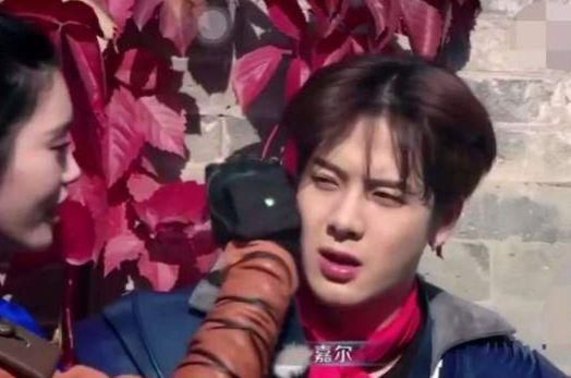 得罪阿里巴巴集团的王嘉尔,被韩庚替换标语最