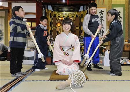 过年奇葩习俗盘点:男女同洗天体浴 初一不能打