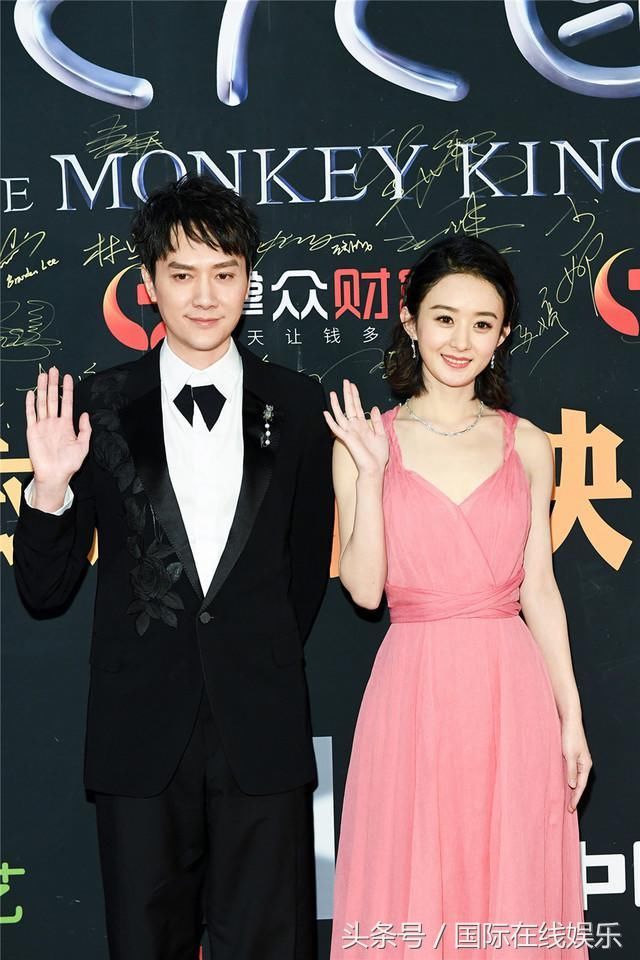 赵丽颖穿粉裙美到发光 大秀裸背露旧伤