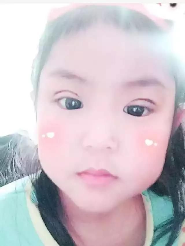 快手社会姐给6岁孩子割双眼皮,网友:做的对,真