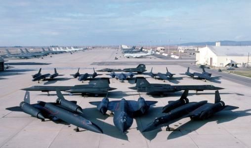 从未被击落的传奇SR-71黑鸟侦察机