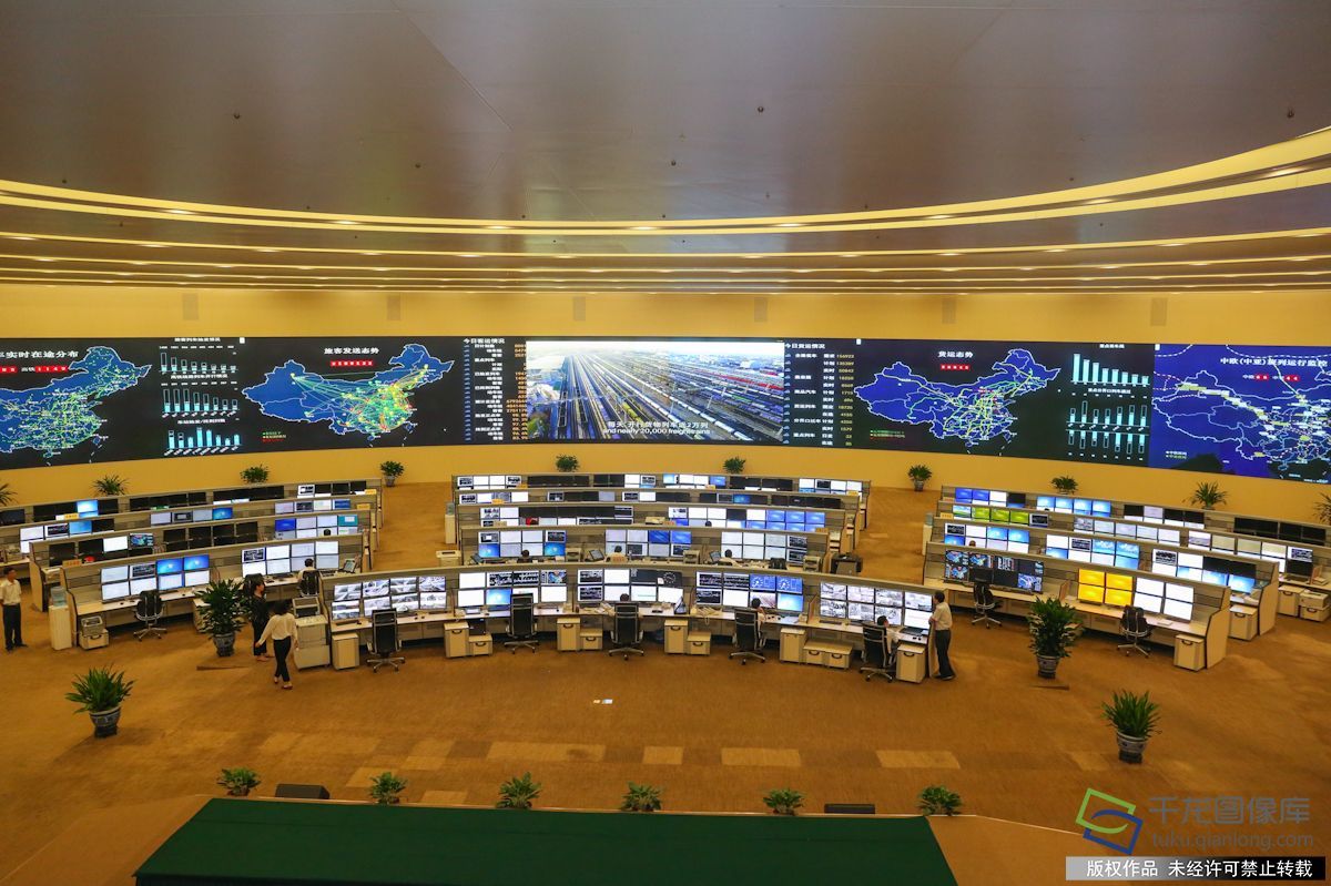 中非合作论坛北京峰会|外国记者“亲密接触”中国高铁