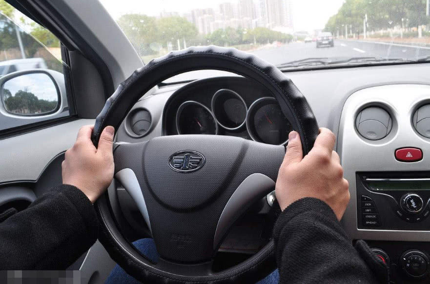 车内驾驶员如何判断车轮的位置?这里告诉你答