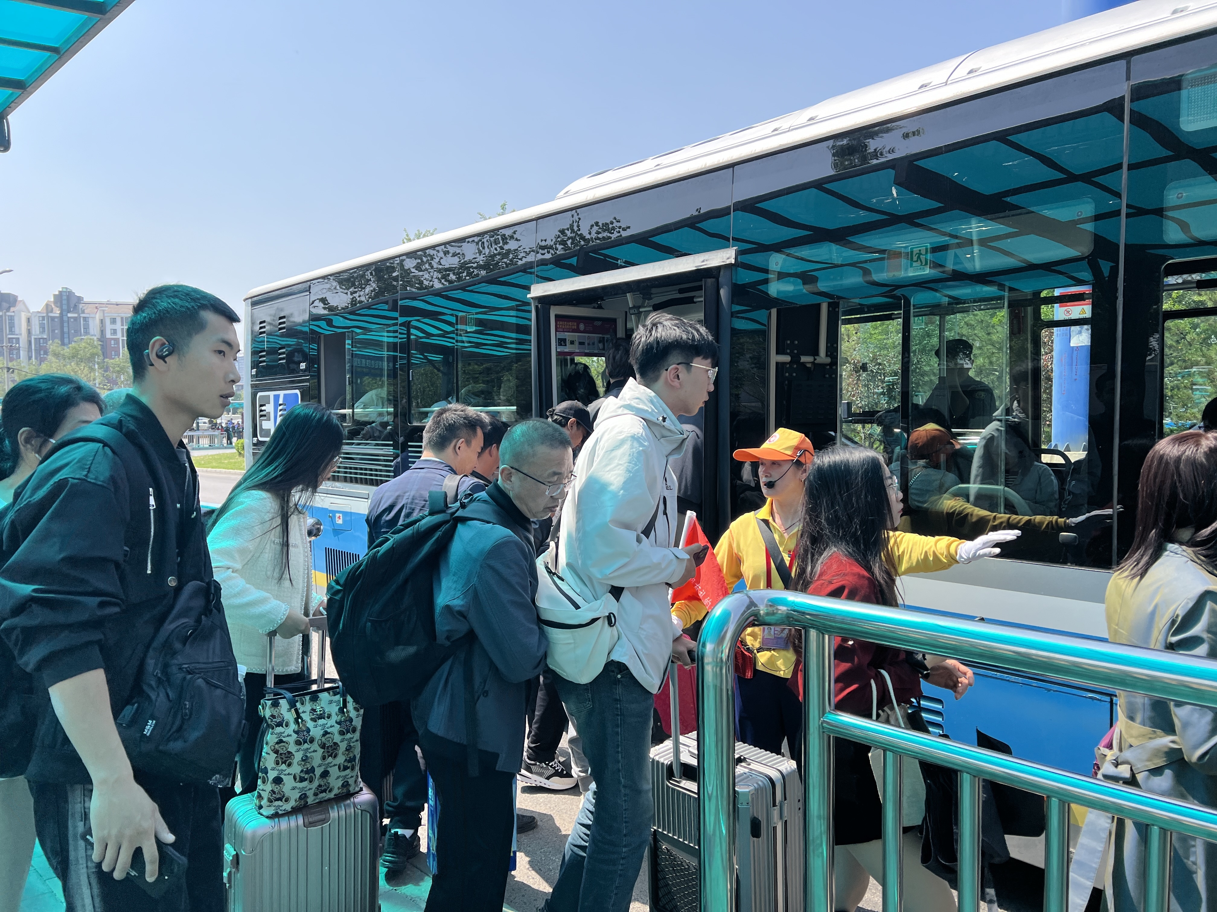 公交加大“五·一”假期返程客流保障 公交加大“五·一”假期返程客流保障