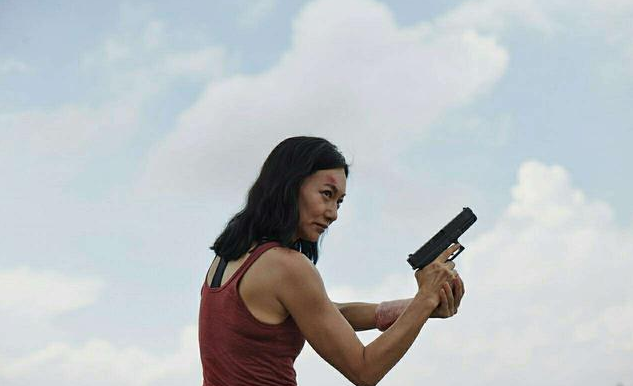 拍《八宝奇兵》的时候,有一场从16楼跳下去的戏,因为太危险,所以连