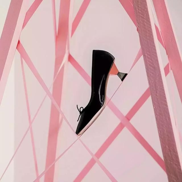 谁说平底的芭蕾鞋只是舒适而已?搭配对了照样