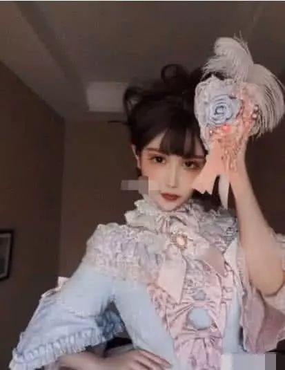 音御姐火了,一夜涨粉百万,收藏上百条洛丽塔裙