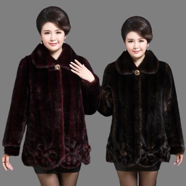 美的让人心醉的几款酒红色棉服,四十岁气质女