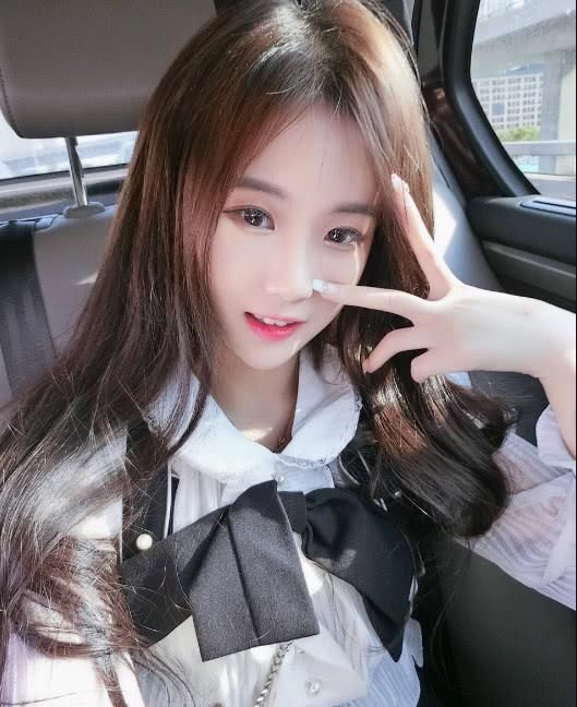 被封杀后的杨清柠发布微博,疑似恋爱,难道要与