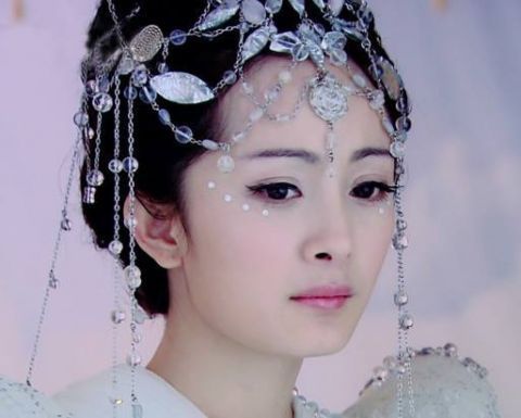 古装剧中戴额饰最美的女星:唐嫣垫底,杨幂第三,第一无人能及!