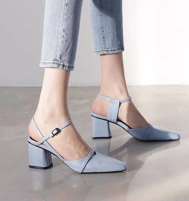 脚宽竟也能穿高圆圆周冬雨的一字带凉鞋,那脚