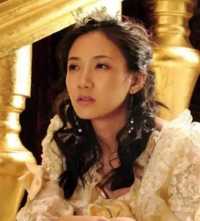 杨烁的老婆是刘亦菲同班同学,32岁依旧美丽动