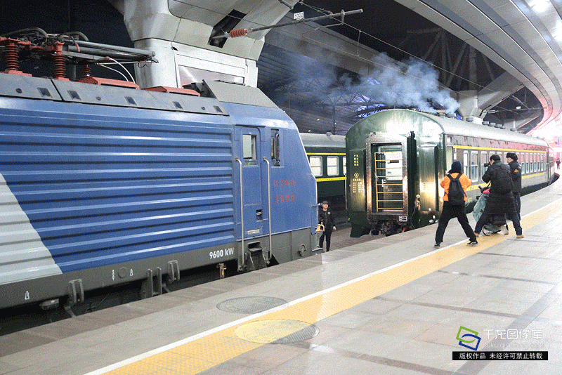 2018年春运开始 北京首趟增开列车开跑 2018年春运开始 北京首趟增开列车开跑