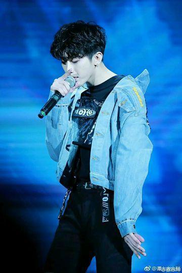 蔡徐坤成为顶级流量这告诉我们娱乐圈不仅看脸