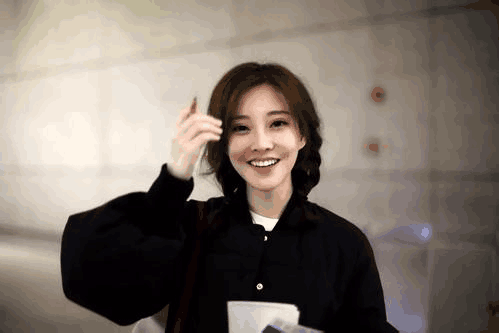 斗鱼一姐陈一发微博发不雅照片,胸前打码让网