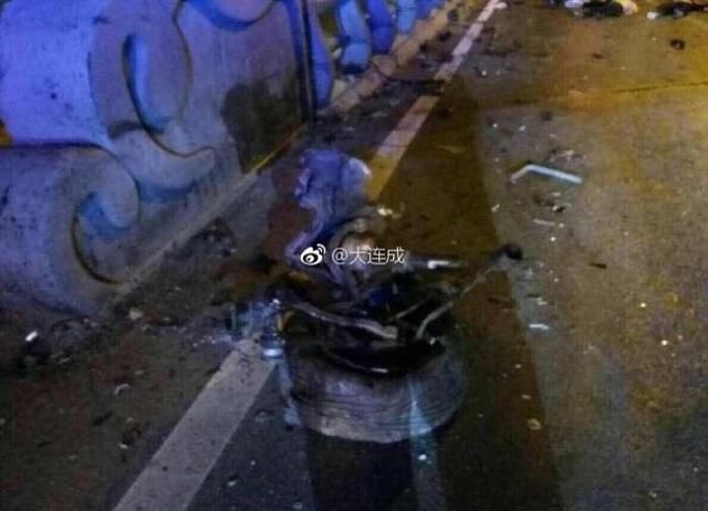 大连东联路惨烈车祸:奔驰撞桥墩4人死 系无证