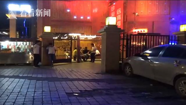 见异性朋友疑被灌酒 男子上前劝阻遭群殴