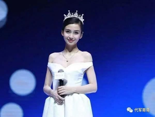 娱乐圈女星穿露肩装谁最美?迪丽热巴第八,赵丽