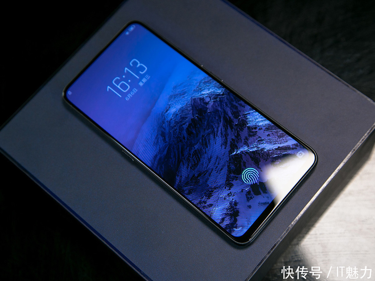 外媒惊现小米MIX3宣传图,无额头无下巴