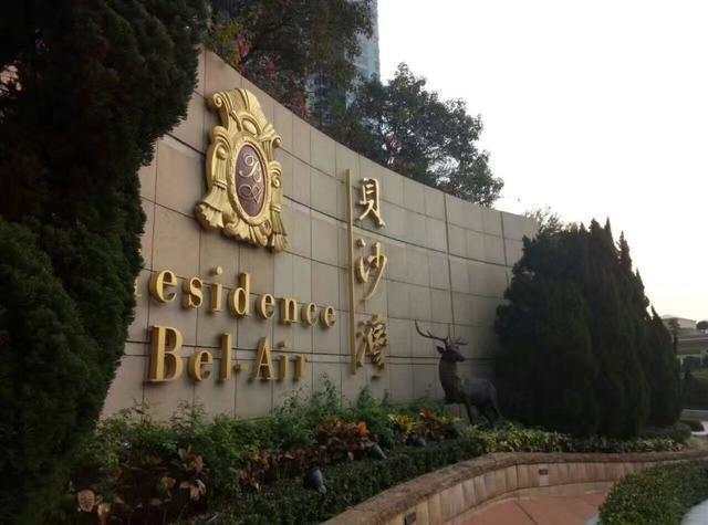 杨颖把车停最壕地库, 网友 纷纷嘲笑: 她的车还