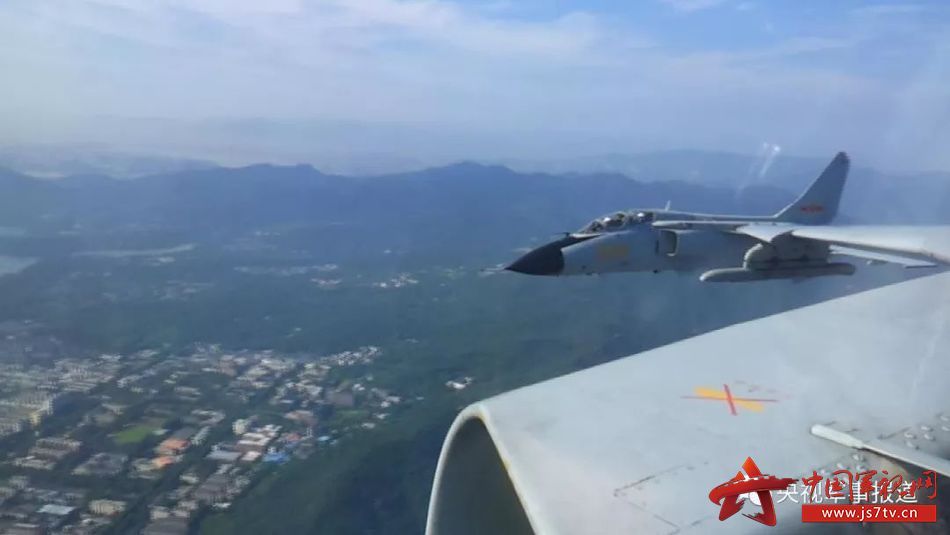 女歼击机飞行员张潇:青春就是一段逐梦蓝天的