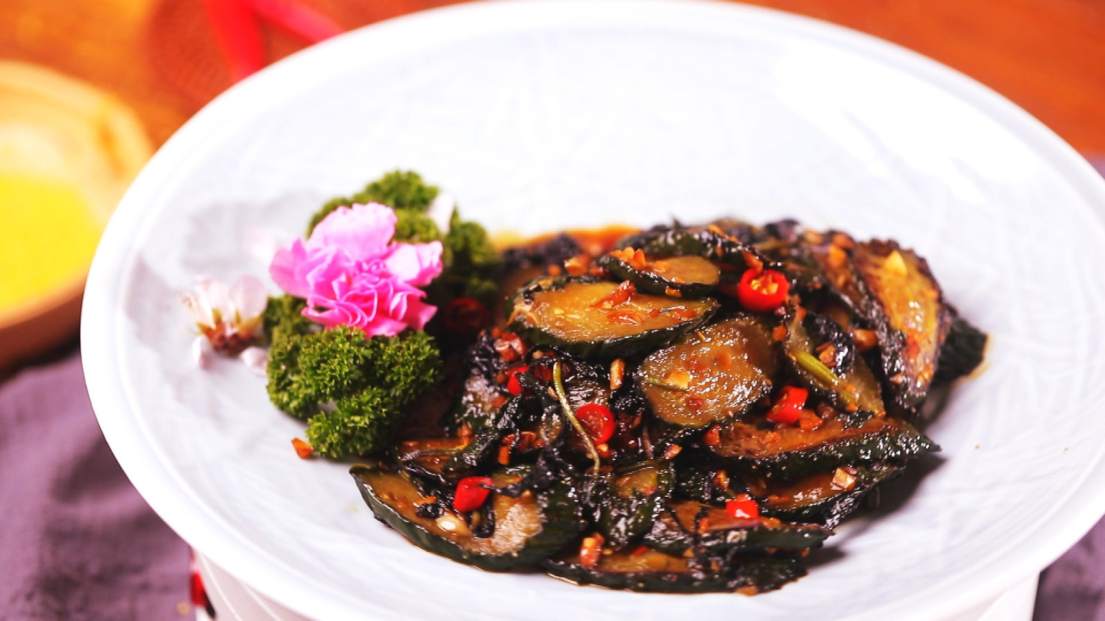 【养生厨房】鸡蛋炒小米+紫苏黄瓜