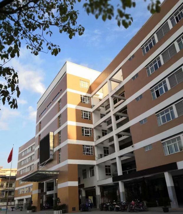 【喜讯】英山实验中学2人签约海军航空兵飞行